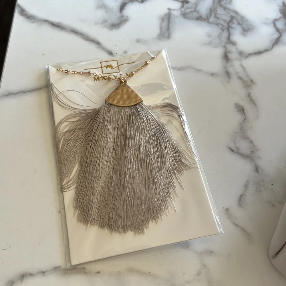 Mrs beauty case & Tassel necklace